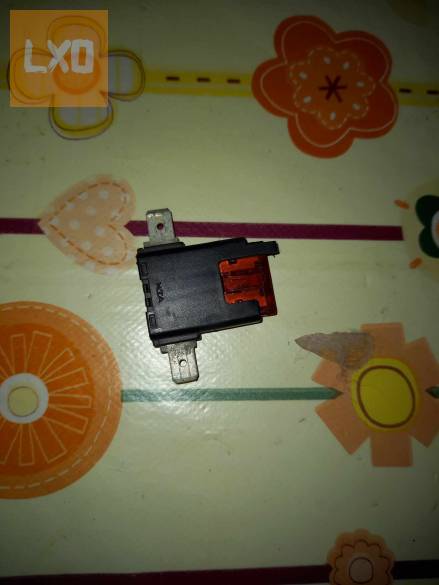 Autós lengő biztosítékház és biztosíték apróhirdetés