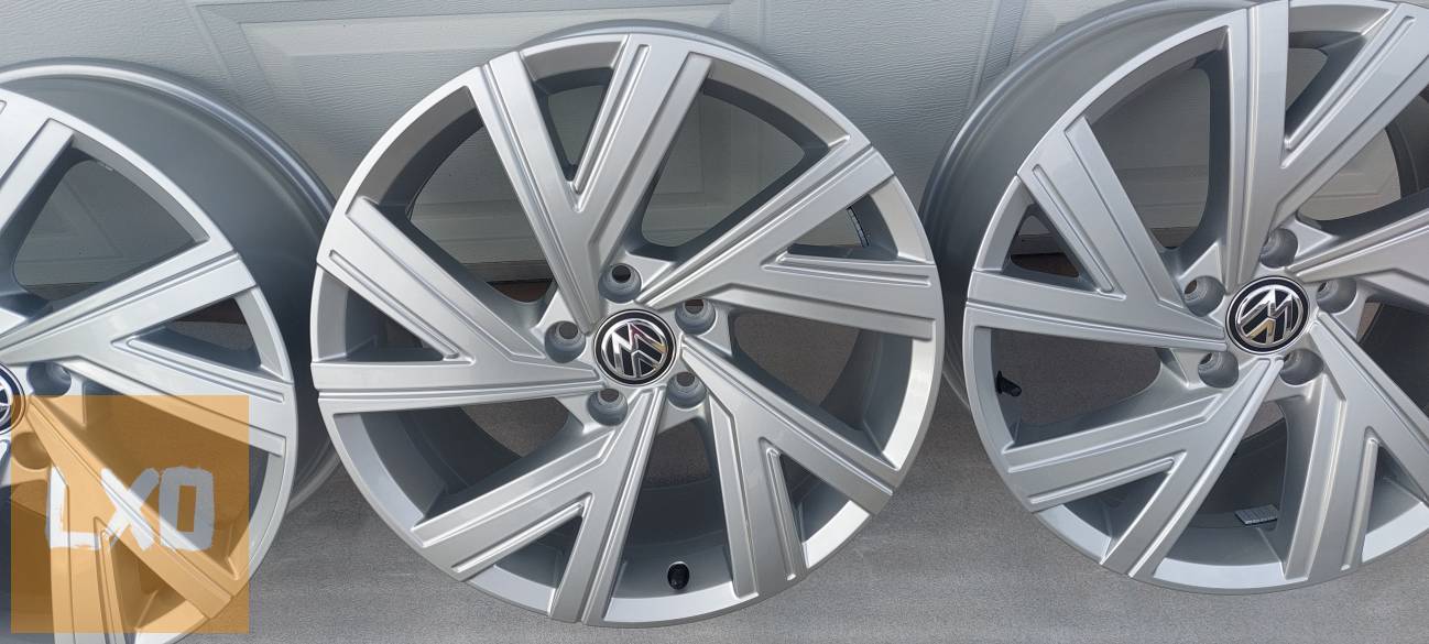 Gyári 18" VW Golf  VIII. GTI  /BERGAMO/ alufelni  5x112 apróhirdetés