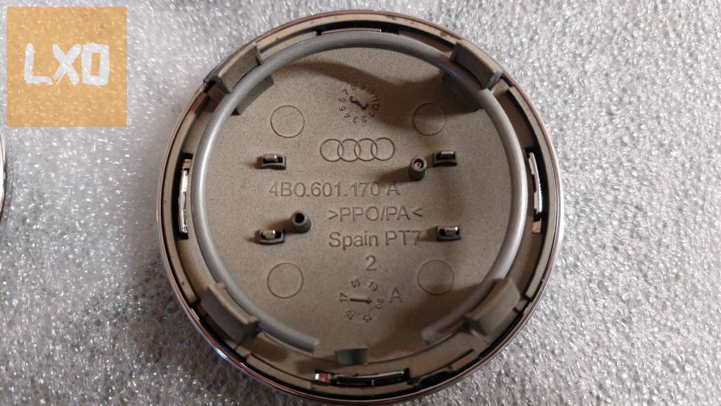 Új, gyári Audi alufelni kupak 69 mm mattfekete apróhirdetés