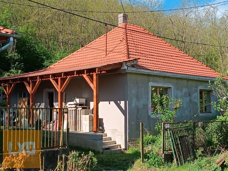 Eladó családi ház Tolmács erdő közeli utcájában. apróhirdetés