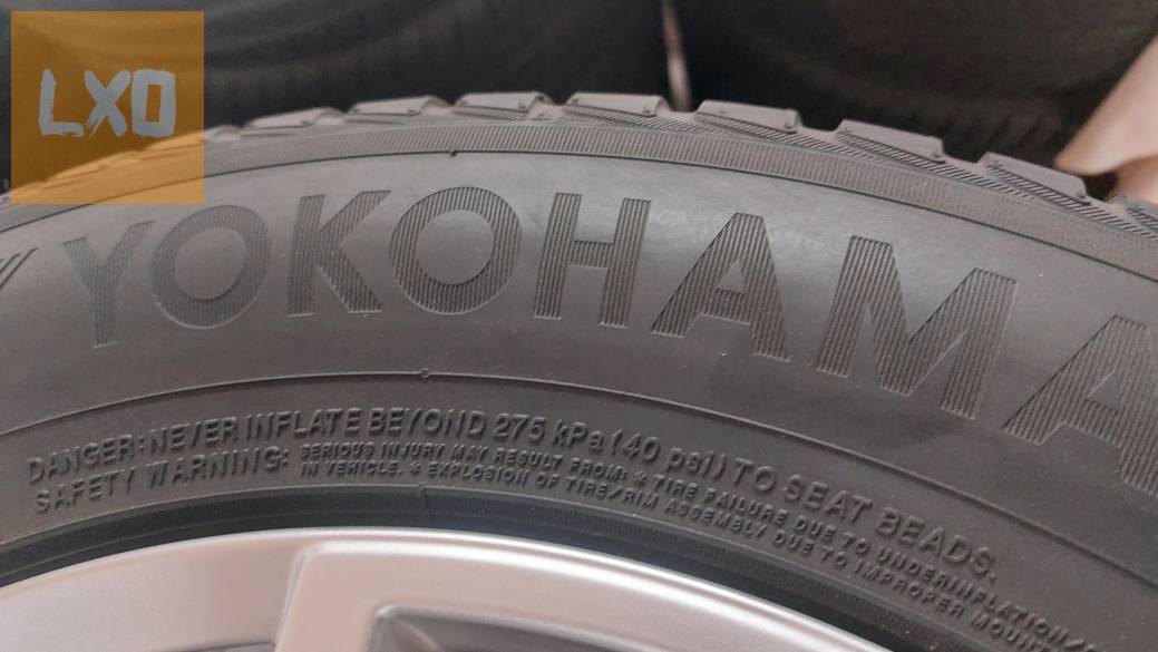 Yokohama Bluearth Winter V905  255/55r18 téli gumik apróhirdetés