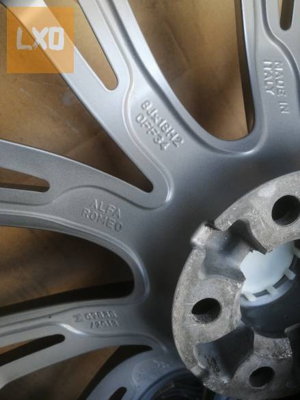 5x110 Alfa Romeo Stelvio, 159, Giulietta, Giulia 18" gyári alufelni apróhirdetés
