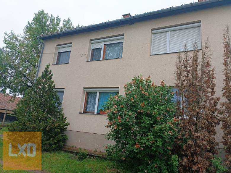Eladó Vámosmikola központjához közeli tégla építésű lakás! apróhirdetés