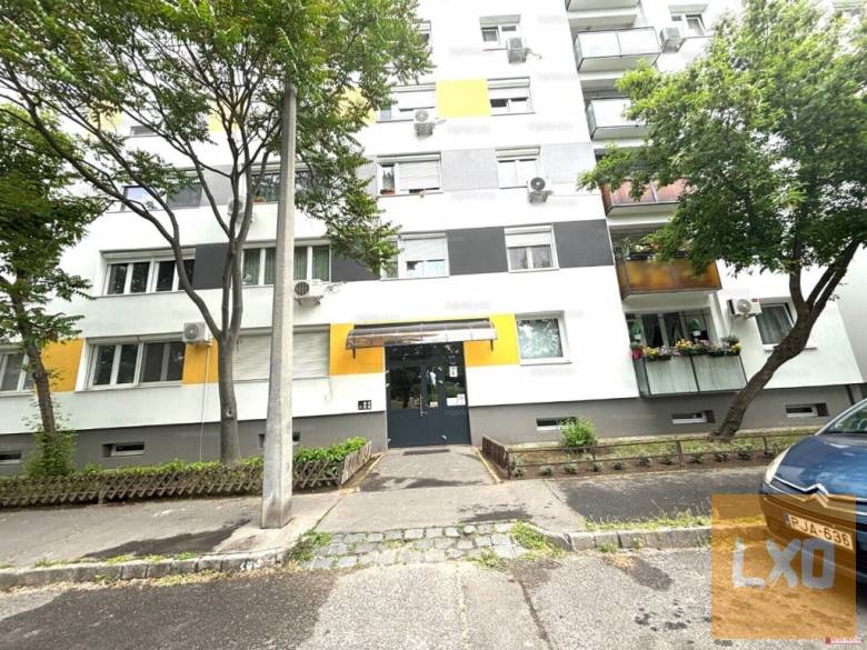 Eladó Budapest, XX. Pázsitos sétányon 4. emeleti panel lakás. apróhirdetés