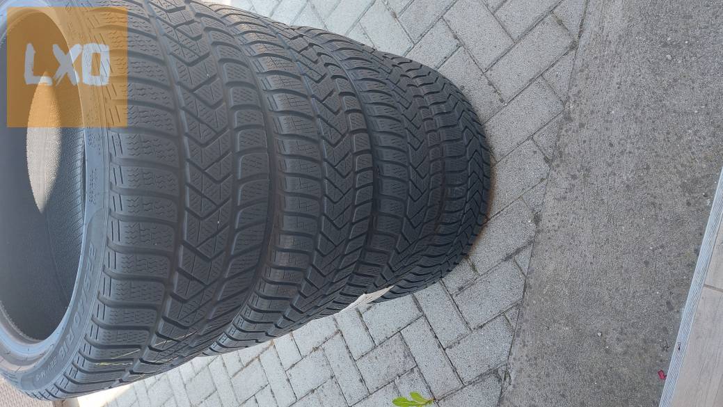 Gyári szerelésű,újszerű Pirelli 225/40r18 téli gumi apróhirdetés