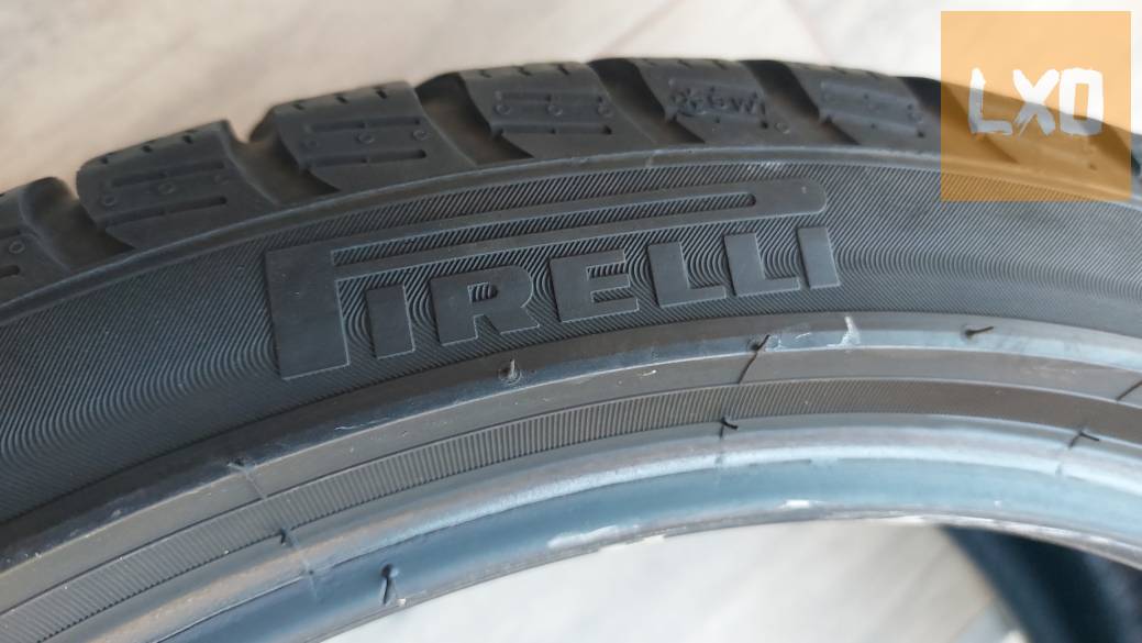 Gyári szerelésű,újszerű Pirelli 225/40r18 téli gumi apróhirdetés