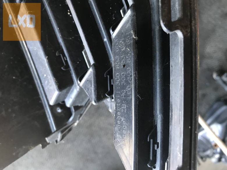 VW PSSAT B8 - sérült hűtőrács apróhirdetés