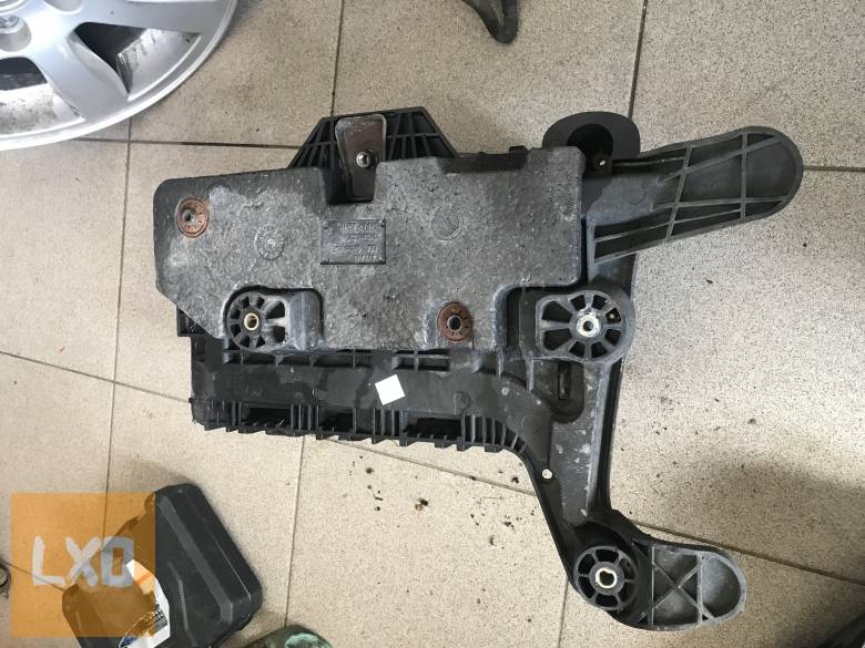 VW PASSAT B7 2,0 CR - akkumulátor tálca 1K0 915 333 H apróhirdetés