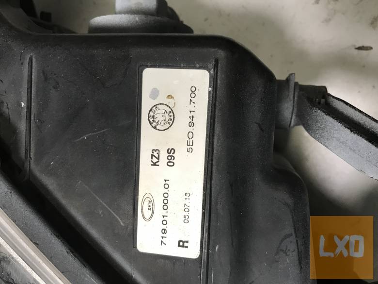 SKODA OCTAVIA III  _ jobb ködlámpa 5E0 941 700 apróhirdetés