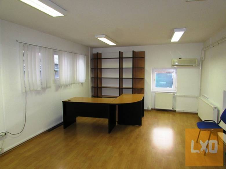 Kiadó 26 m2-es iroda Vác központjához közel. apróhirdetés