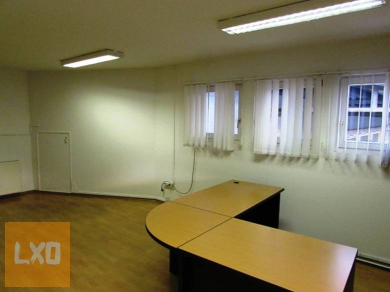 Kiadó 26 m2-es iroda Vác központjához közel. apróhirdetés