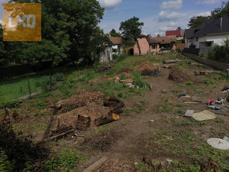 Gödön eladó egy 1070 m2-es, teljes közművel rendelkező építési telek. apróhirdetés