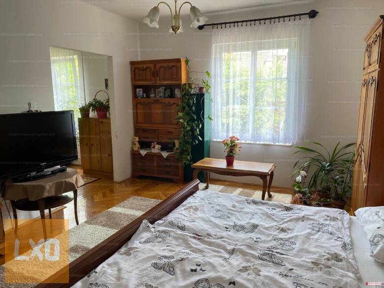 Eladó 90 m2-es II. emeleti társasházi lakás Vác központjában. apróhirdetés