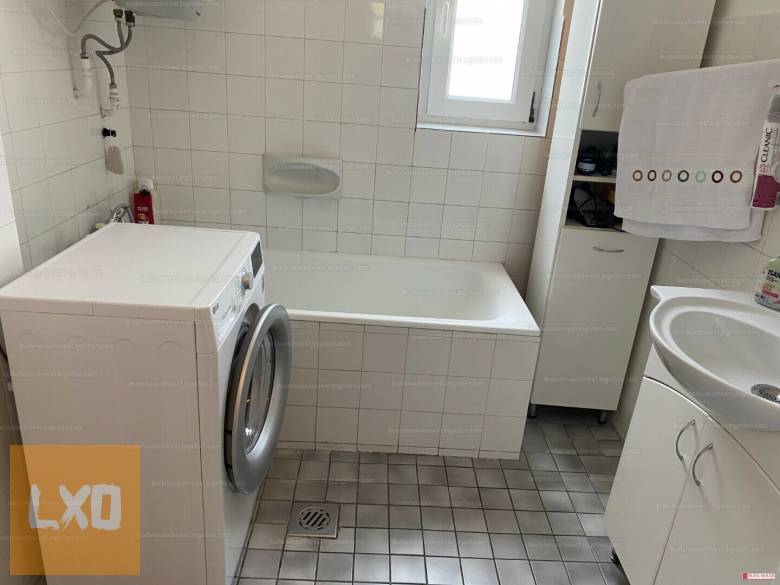 Eladó 90 m2-es II. emeleti társasházi lakás Vác központjában. apróhirdetés