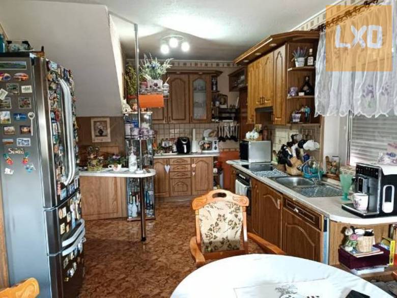 Eladó panorámás, többgenerációs családi ház Vácon apróhirdetés