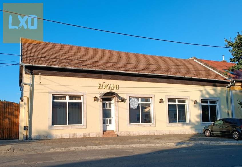 Eladó a legendás Kőkapu Étterem Vácon! apróhirdetés
