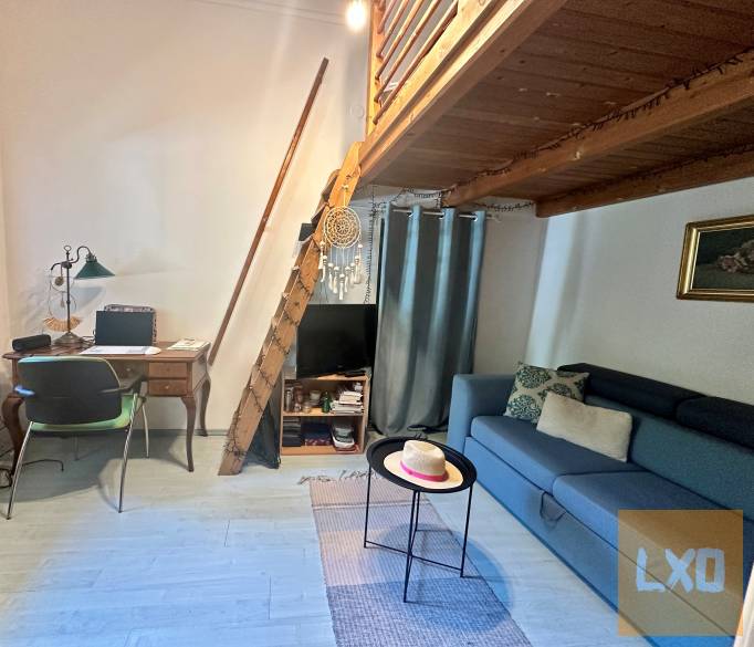 Vác belvárosának közelében, nagypolgári stílusú családi ház eladó. apróhirdetés