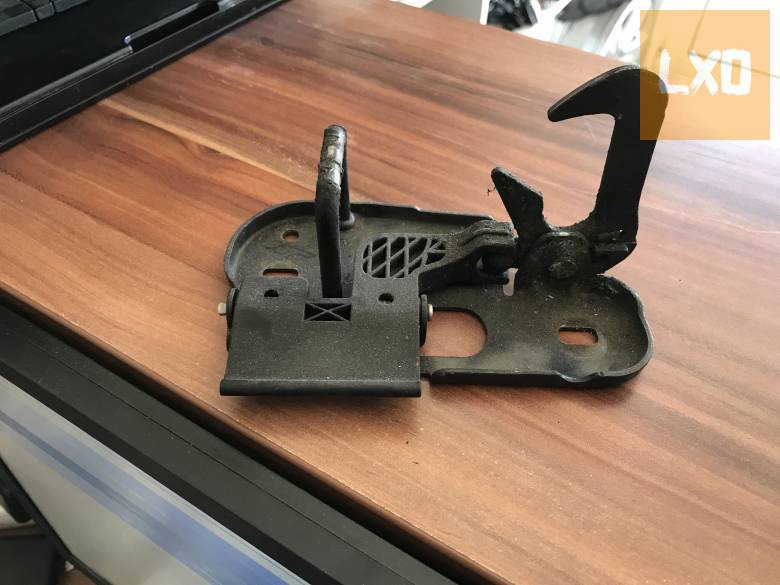 VW PASSAT B6 -- géptető nyitó apróhirdetés