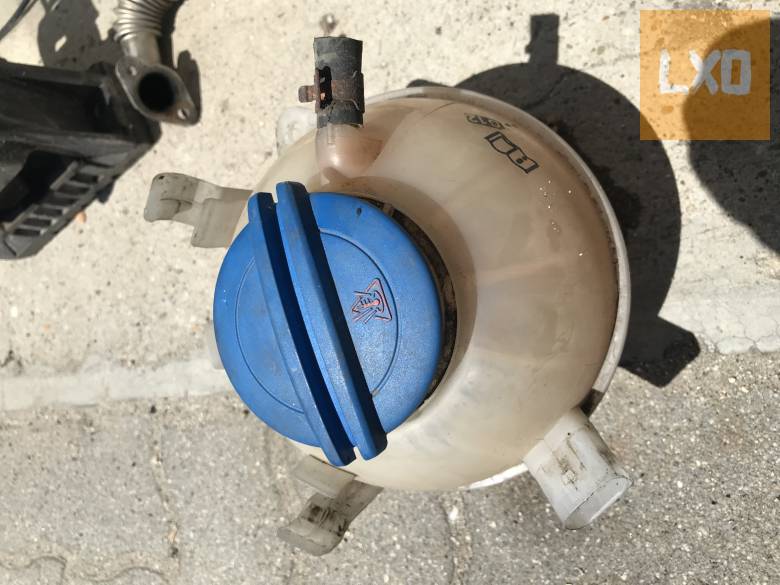 VW PASSAT B7 Variant 2,0 CR CFFB kiegyenlítő tartály 1K0 121 407 A apróhirdetés