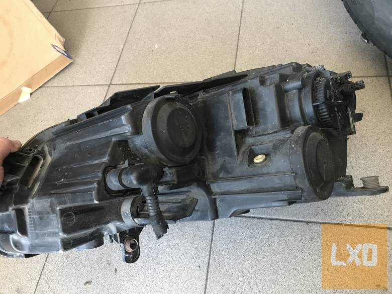 VW PASSAT B7 -- jobb halogén fényszóró apróhirdetés