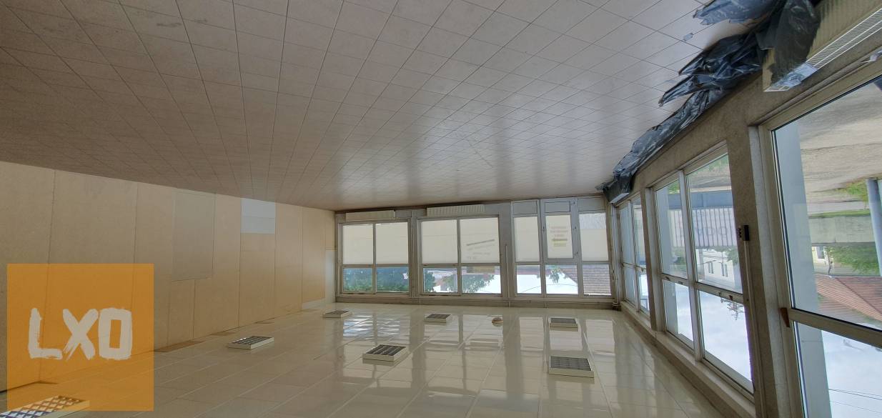 Szolnokon szalon, üzlethelyiség, raktár kiadó apróhirdetés