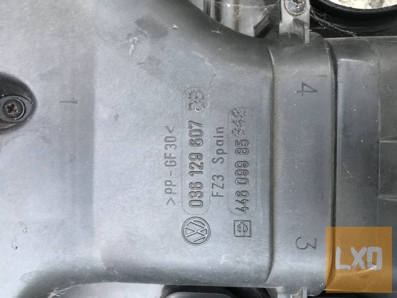 VW GOLF V 1,4 16V BCA -- motorburkolat 036 129 607 DB apróhirdetés