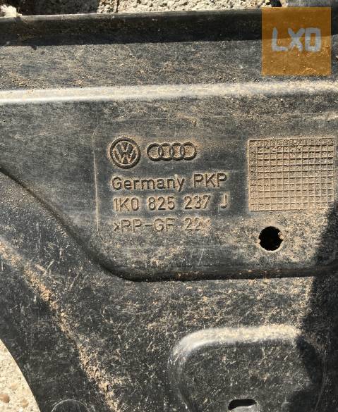 VW GOLF V 1,4 16V BCA -- alsó motorburkolat 1K0 825 237 J apróhirdetés