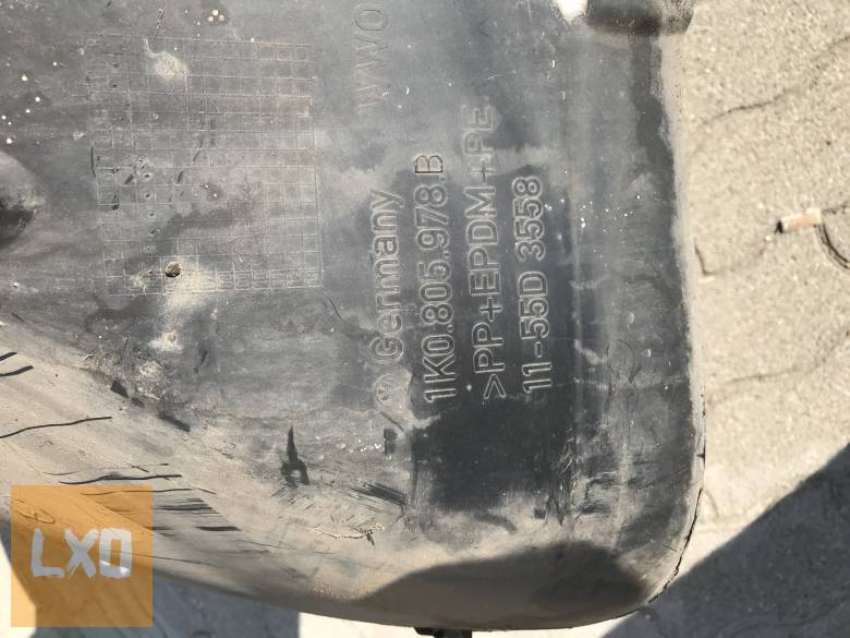 VW GOLF V -- jobb első dobbetét 1K0 805 978 B apróhirdetés