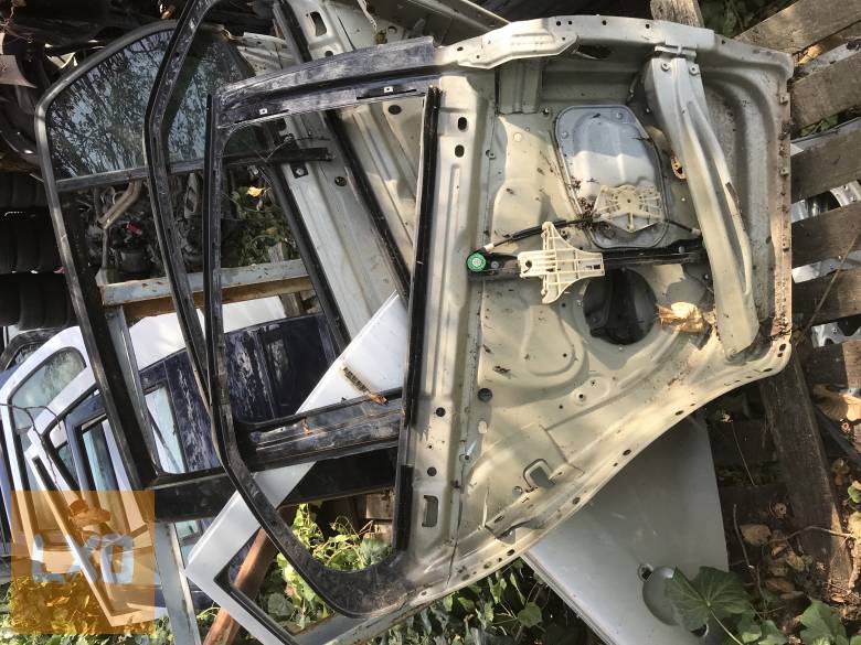 VW JETTA MK5 --- jobb hátsó ajtó ( lap nélkül ) apróhirdetés