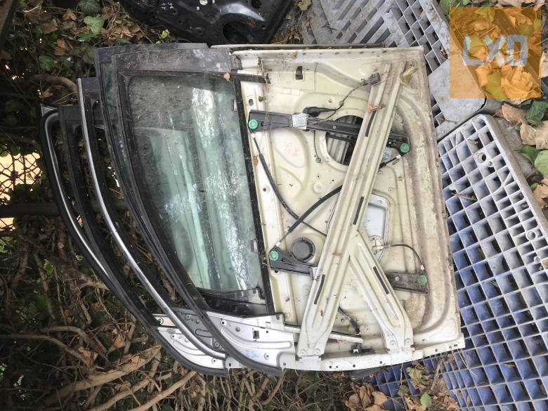 VW GOLF V  -- bal első lap nélküli ajtó apróhirdetés