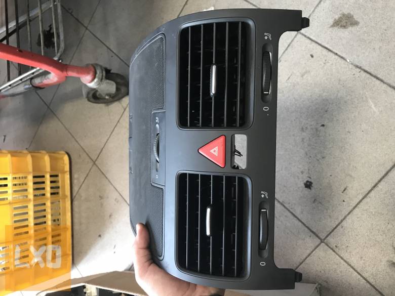 VW GOLF V -- középső légbefúvó apróhirdetés