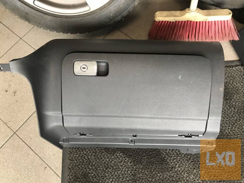 VW GOLF V -- kesztyűtartó apróhirdetés