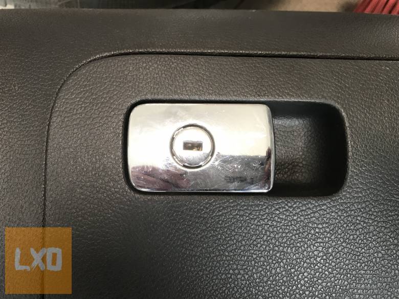 VW GOLF V -- kesztyűtartó apróhirdetés