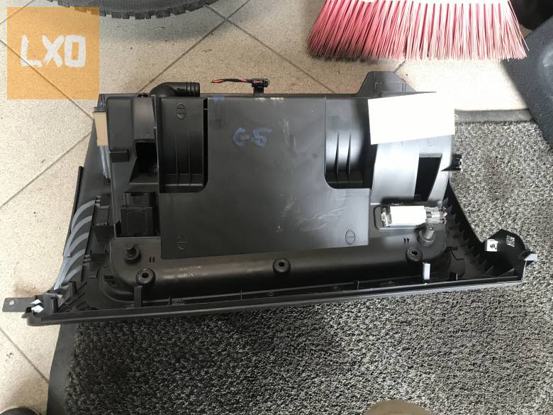 VW GOLF V -- kesztyűtartó apróhirdetés