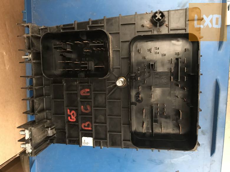 VW GOLF V  1,4 16V BCA -- BIZTOSÍTÉK TÁBLA 1K0 937 124 K apróhirdetés