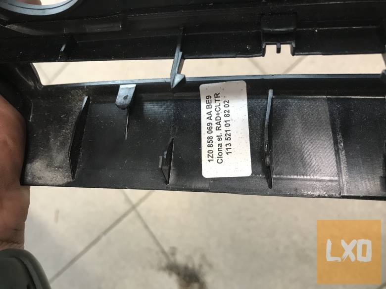 SKODA OCTAVIA II - középkonzol keret 1Z0 858 069 AA apróhirdetés
