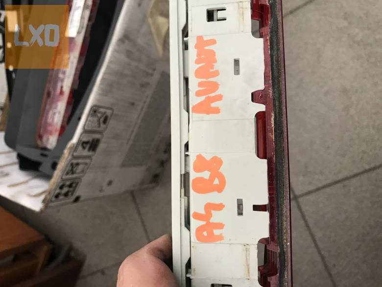 AUDI A4 B8 AVANT - pótféklámpa 8K9 945 097 apróhirdetés