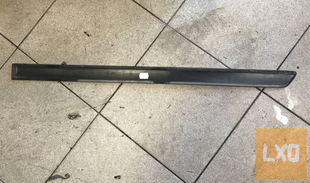 SKODA OCTAVIA II - jobb hátsó ajtó díszléc 1Z0 853 754 D apróhirdetés