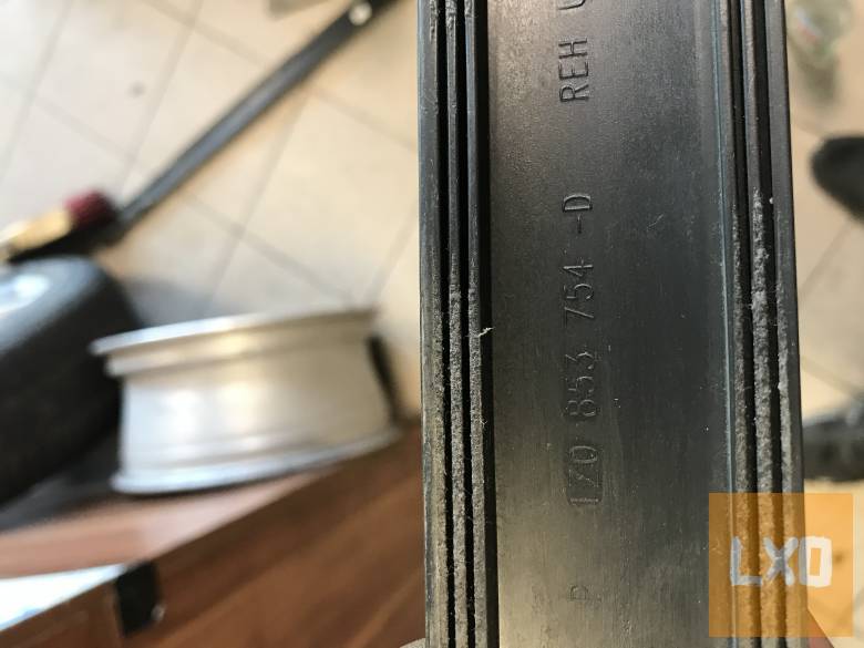 SKODA OCTAVIA II - jobb hátsó ajtó díszléc 1Z0 853 754 D apróhirdetés