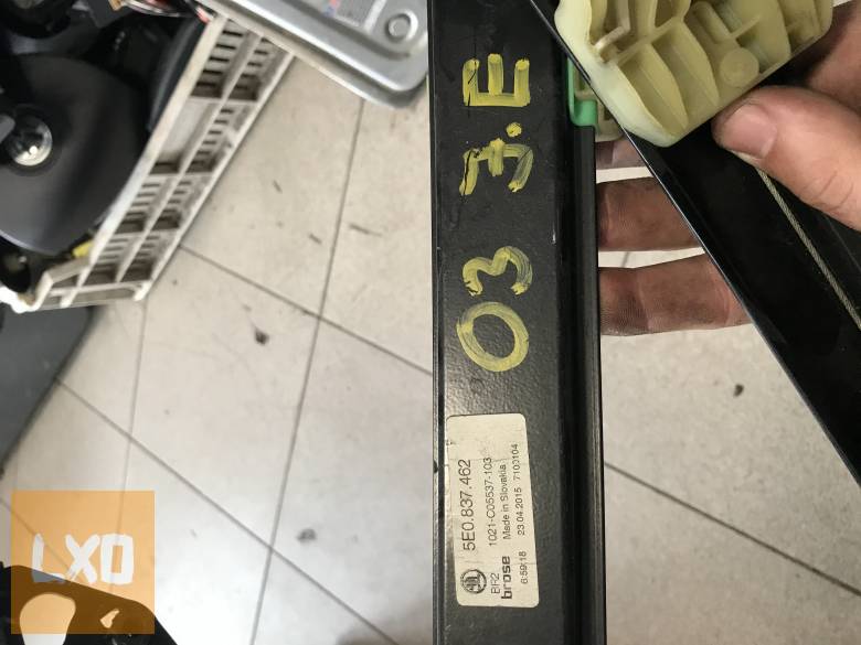 SKODA OCTAVIA III - jobb első ablakemelő szerkezet 5E0 837 462 apróhirdetés