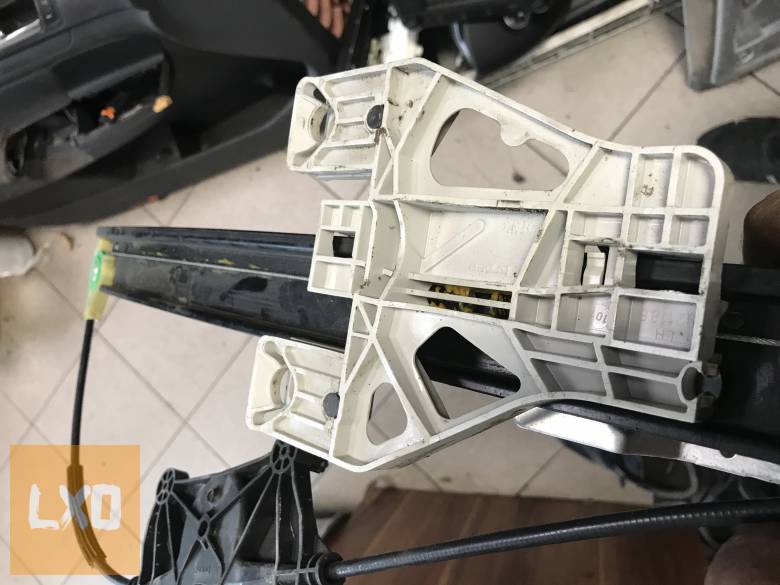 AUDI A4 B8 AVANT -- bal hátsó ablakemelő szerkezet apróhirdetés