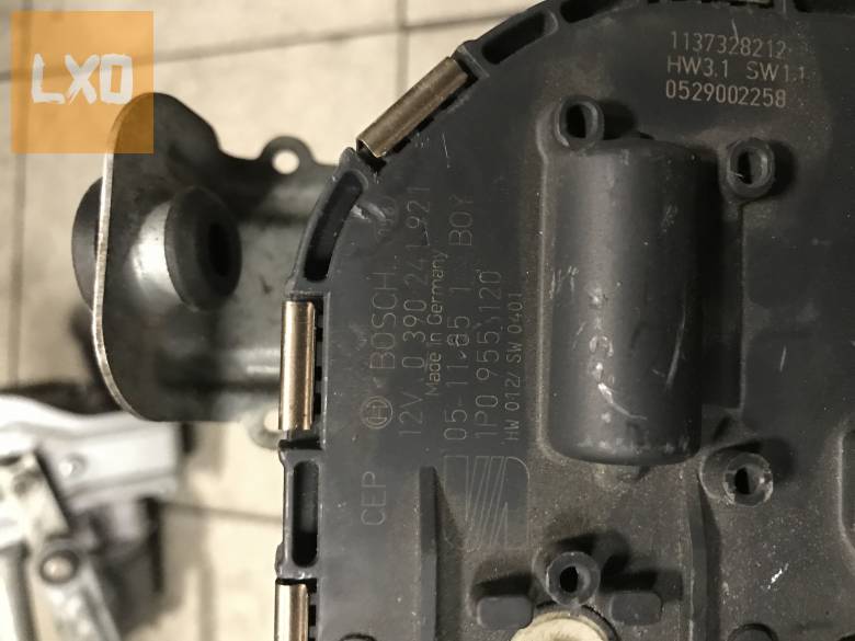 SEAT LEON 1P /  jobb ablaktörlő motor-szerkezettel 1P0 955 120 apróhirdetés