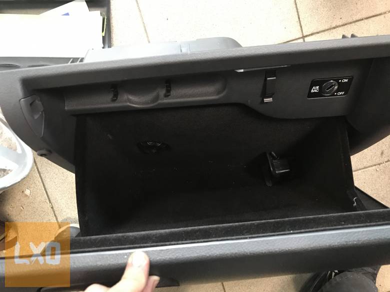 VW GOLF PLUS - kesztyűtartó 5M1 857 097 apróhirdetés