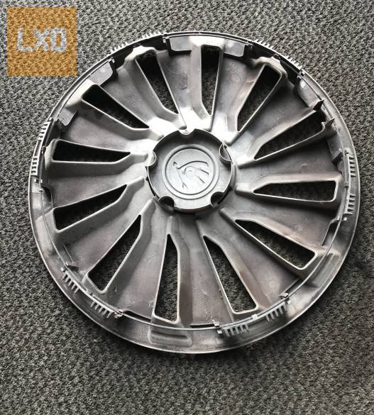 SKODA OCTAVIA III -- dísztárcsa R15 5E0 601 147 C apróhirdetés