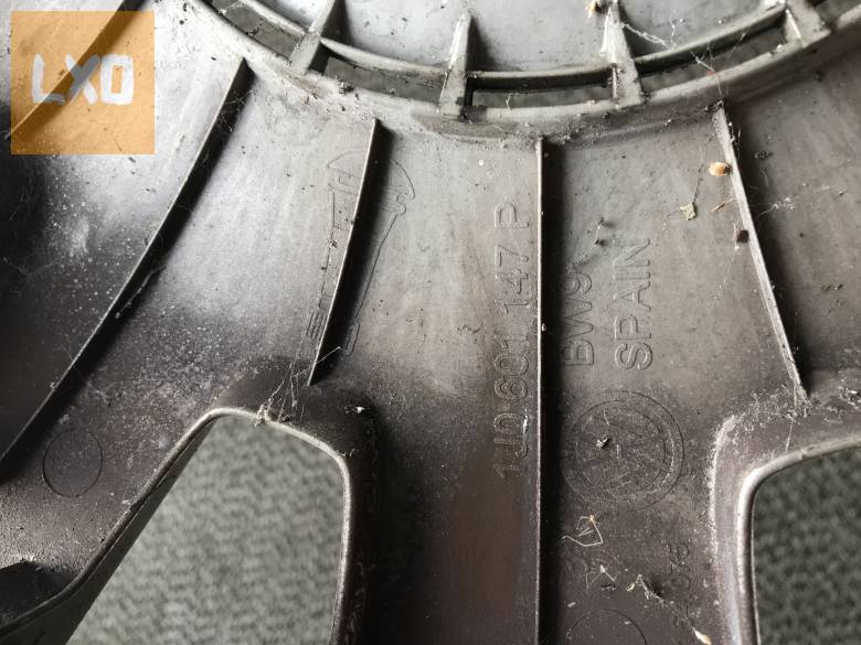 VW GOLF IV  -- dísztárcsa R15 1J0 601 147 P apróhirdetés