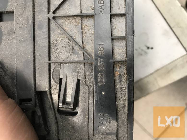 SKODA OCTAVIA II -- hátsó ülésfűtés kapcsoló +konzol 1Z0 857 961 apróhirdetés