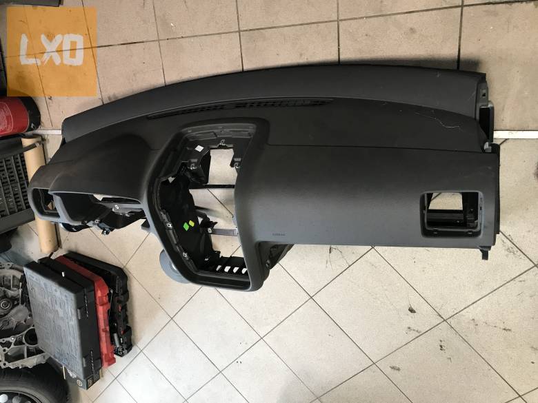 VW GOLF V - műszerfal + kormánylégzsák +utaslégzsák apróhirdetés