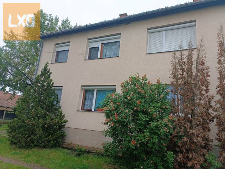 Eladó Vámosmikola központjához közeli tégla lakás! apróhirdetés