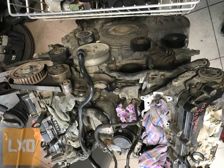 AUDI A4 B8 8K -- 2,7 V6 TDI CGKA fűzött blokk hengerfejjel apróhirdetés