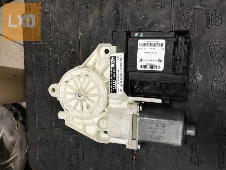 AUDI A3 8P -- jobb ablakemelő motor  8P0 959 802 H apróhirdetés